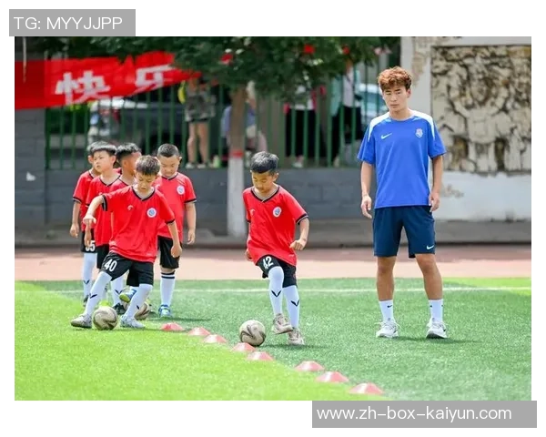 足球踢有力的技巧与训练方法探讨助你成为场上明星球员 足球踢有力的技巧与训练方法探讨助你成为场上明星球员